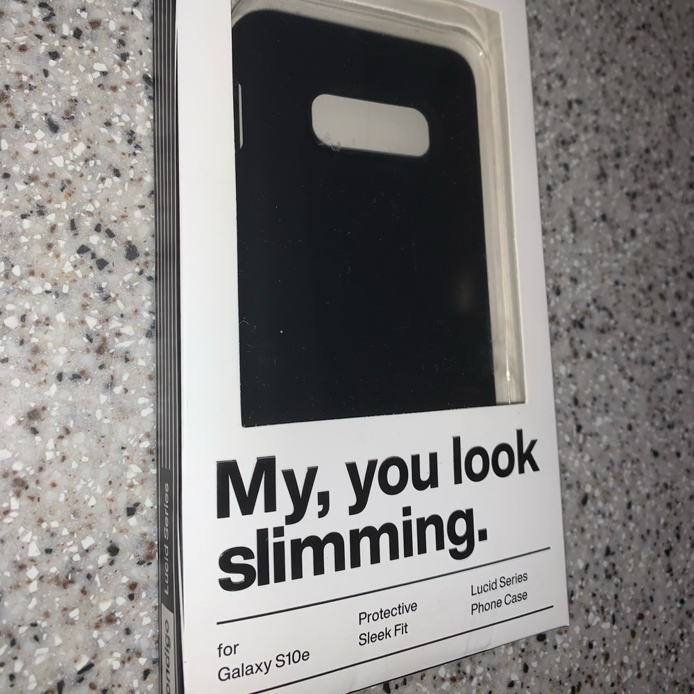 Brand New❕Black Ondigo Galaxy S10e Phone Case, still in packaging Make an offer✅